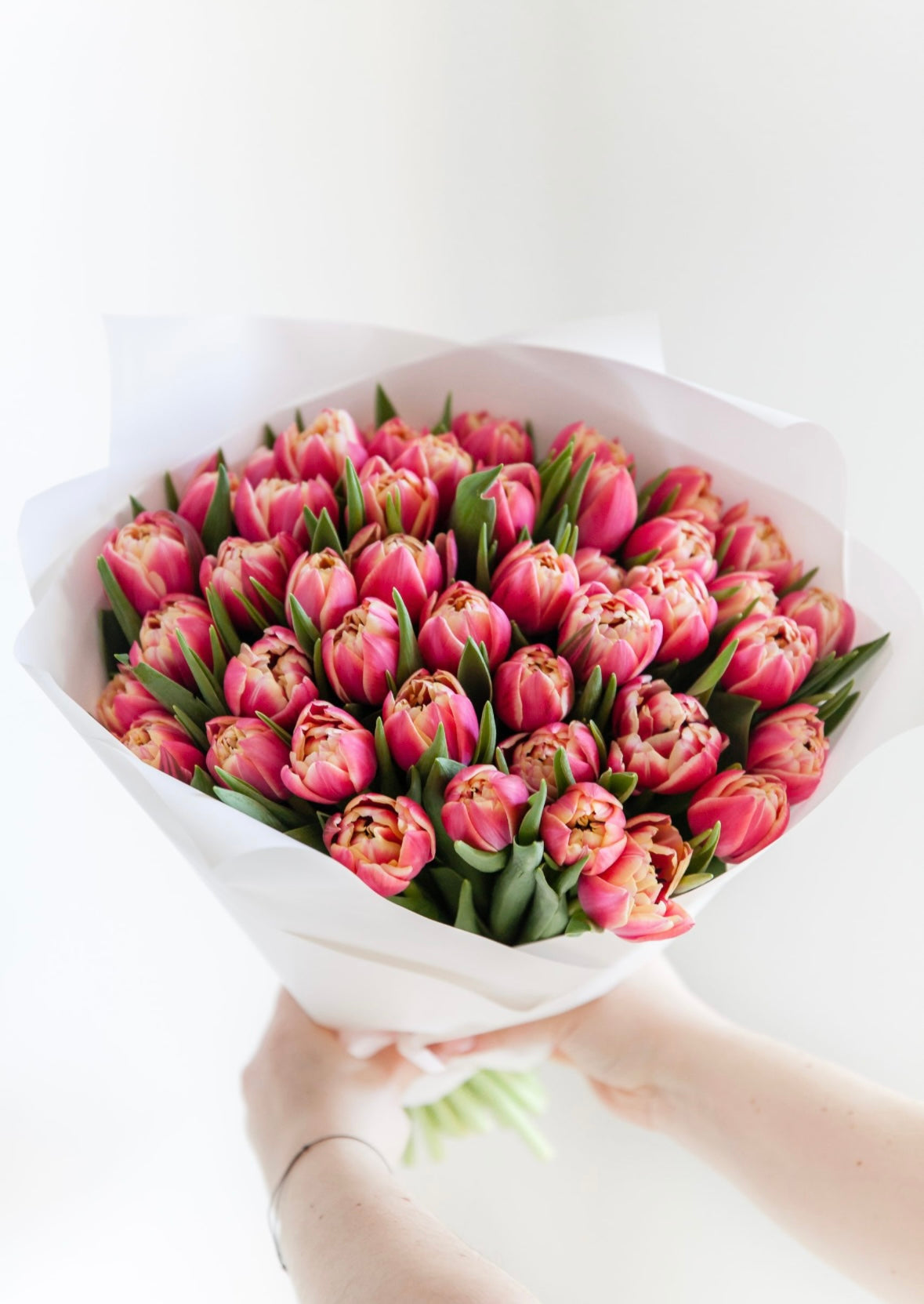 Pilnavidurių Columbus tulpių puokštė